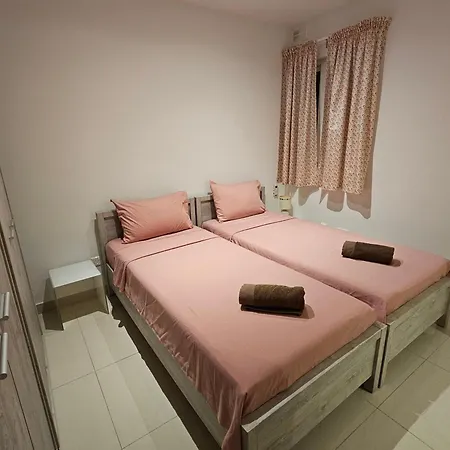 Luxury Waterfront Apartament *